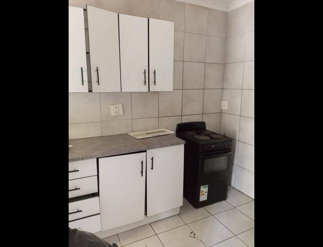 1 BEDROOM PROPERTY TO RENT IN MAYBERRY PARK